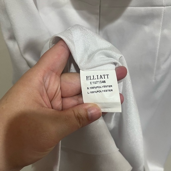 Elliatt White Halter Cocktail Dress Size Medium - Picture 4 of 7